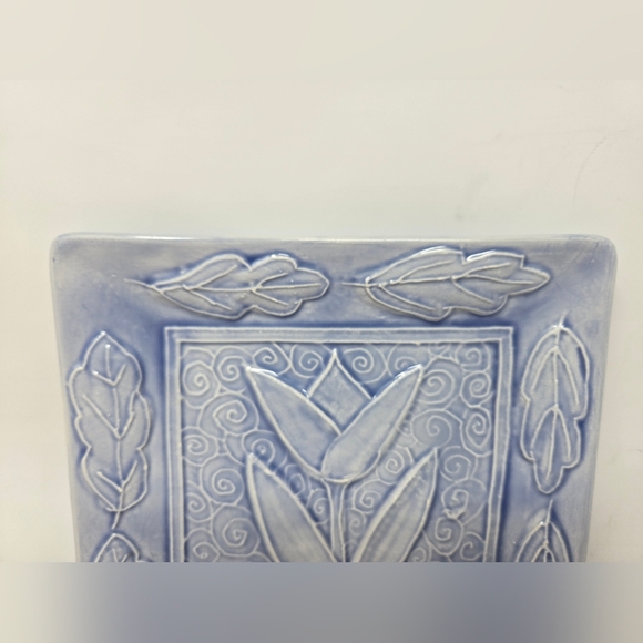 Stone Washed Sea Lite Blue Ceramic Wall Hanging Calla Lily Flower 8.25 x8.25 x 1 - Picture 2 of 11